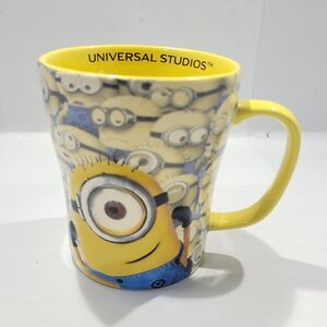 DESPICABLE ME MINION MAYHEM EMBOSSED UNIVERSAL STUDIOS COFFEE MUG